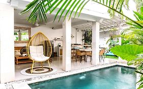 Renovated Mara Villa Double Six Beach